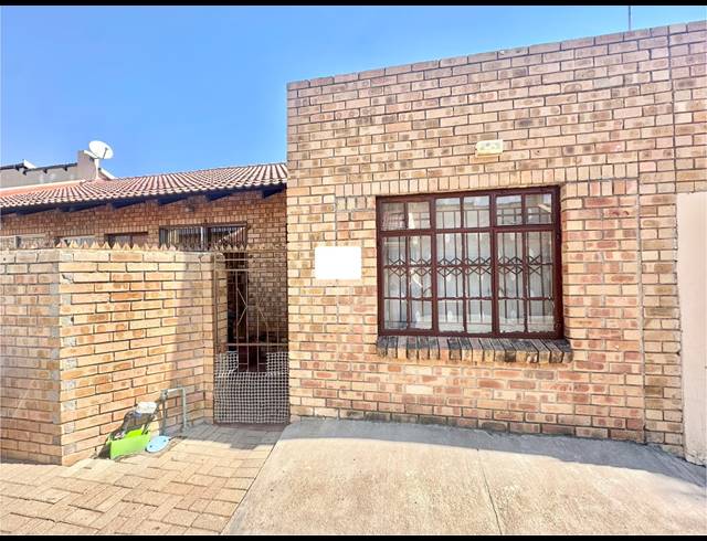 2 BEDROOM TOWNHOUSE FOR SALE IN PENINA PARK